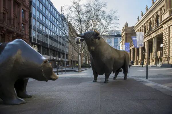 O bear market representa o mercado acionário em baixa, em oposição ao bull market, que simboliza bolsas em alta