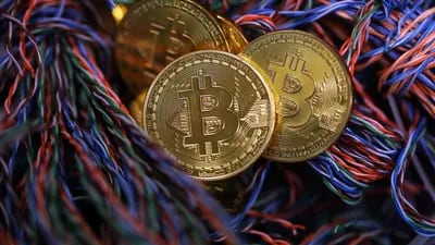 Bitcoin sobe pelo segundo dia com demanda por proteção com cripto