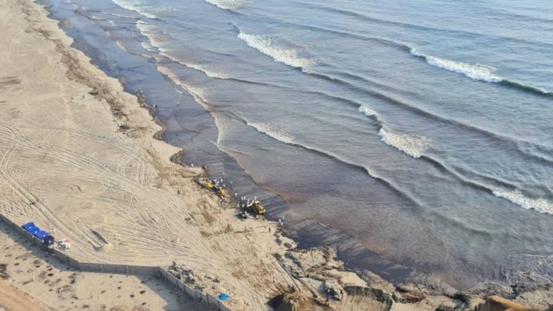 Derrame de petróleo en Perú se extiende por más de un millón de metros cuadrados
