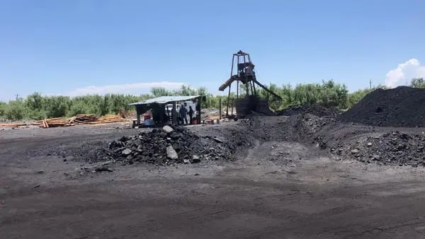 Mineros quedan atrapados en pozo de zona carbonífera al norte de Méxicodfd