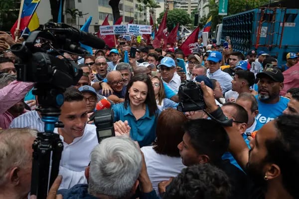 Maria Corina Machado marcha con seguidores en Caracas el viernes 23 de junio de 2023 / Foto Gaby Oria