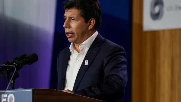 Empresarios de Perú exigen tomar acción ante denuncia de corrupción contra Castillodfd
