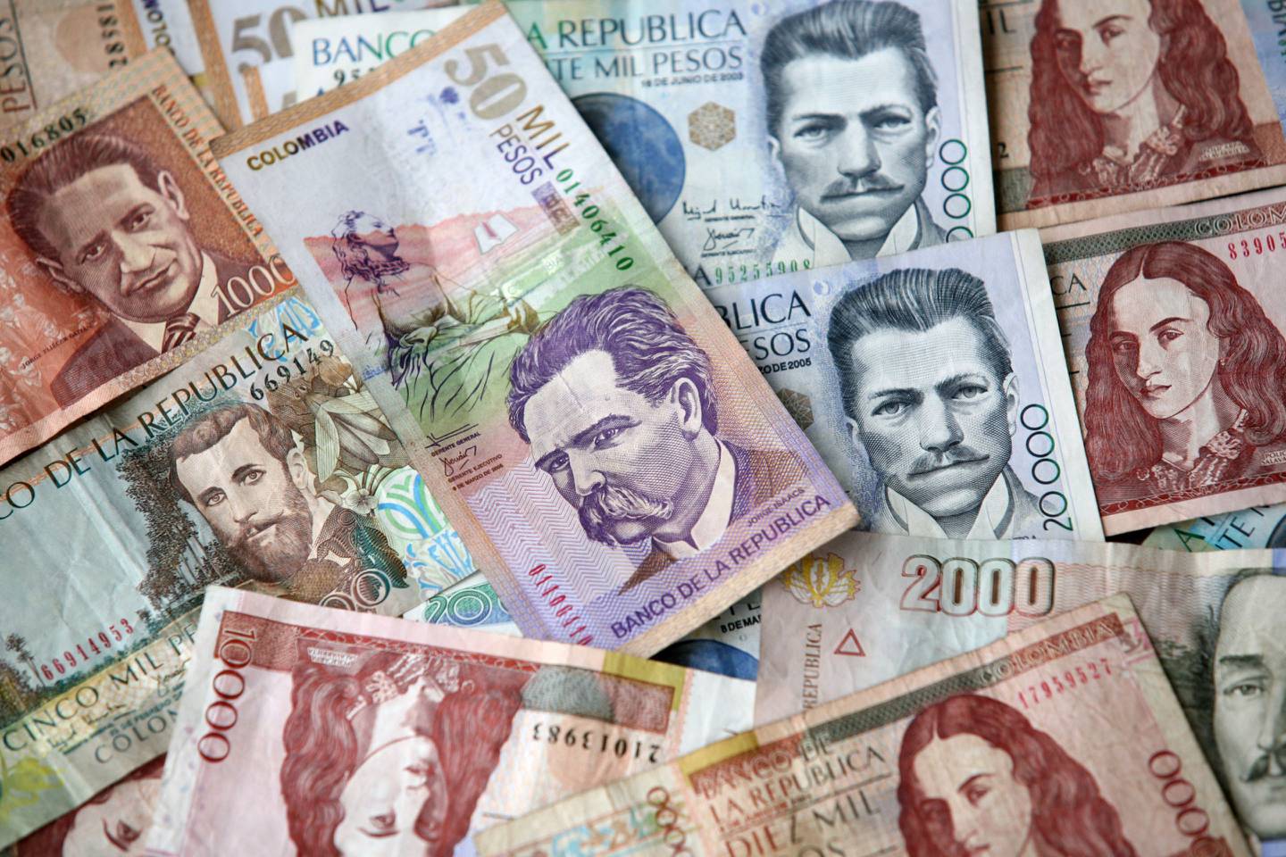 Billetes de pesos colombianos, en Bogotá, Colombia Fotógrafo: Scott Dalton/Bloomberg