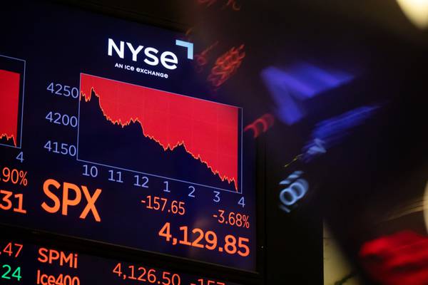 Wall Street cae tras dato de servicios; Merval e Ibovespa, las de mayor caída en LatAmdfd
