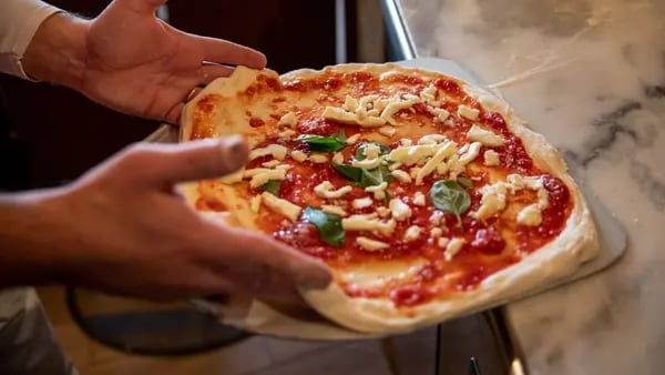 ‘Taverna’: o que é este tipo de pizza que está conquistando os Estados Unidosdfd