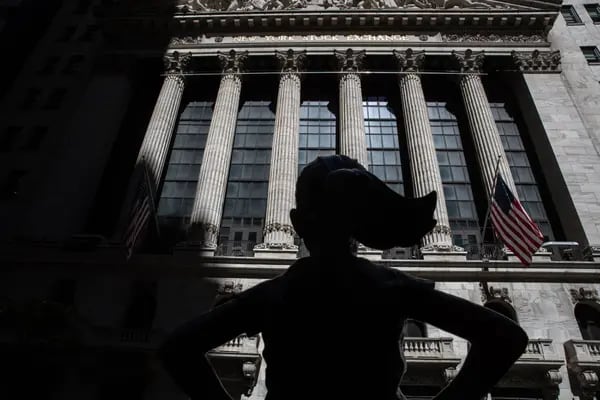 Fearless Girl frente a la Bolsa de Nueva York.