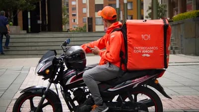 Motociclista que faz entregas para o Rappi: aplicativo espera crescer em delivery de restaurantes com acordo do iFood com o Cade