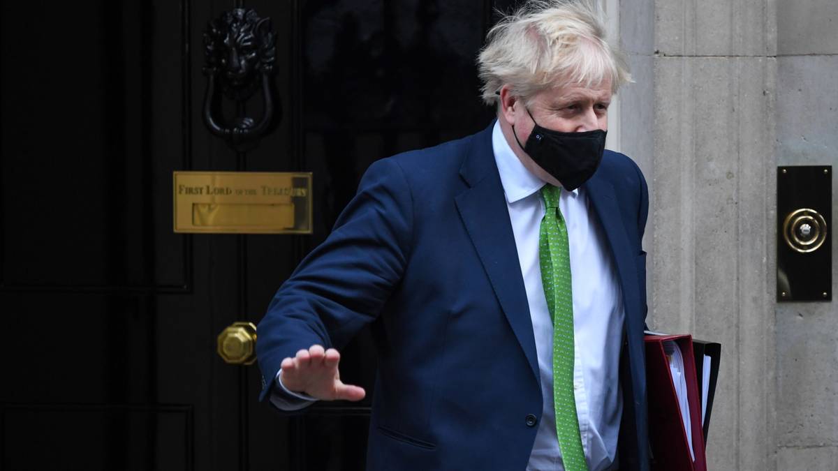 Acusan al equipo de Boris Johnson de chantajear parlamentarios rebeldes