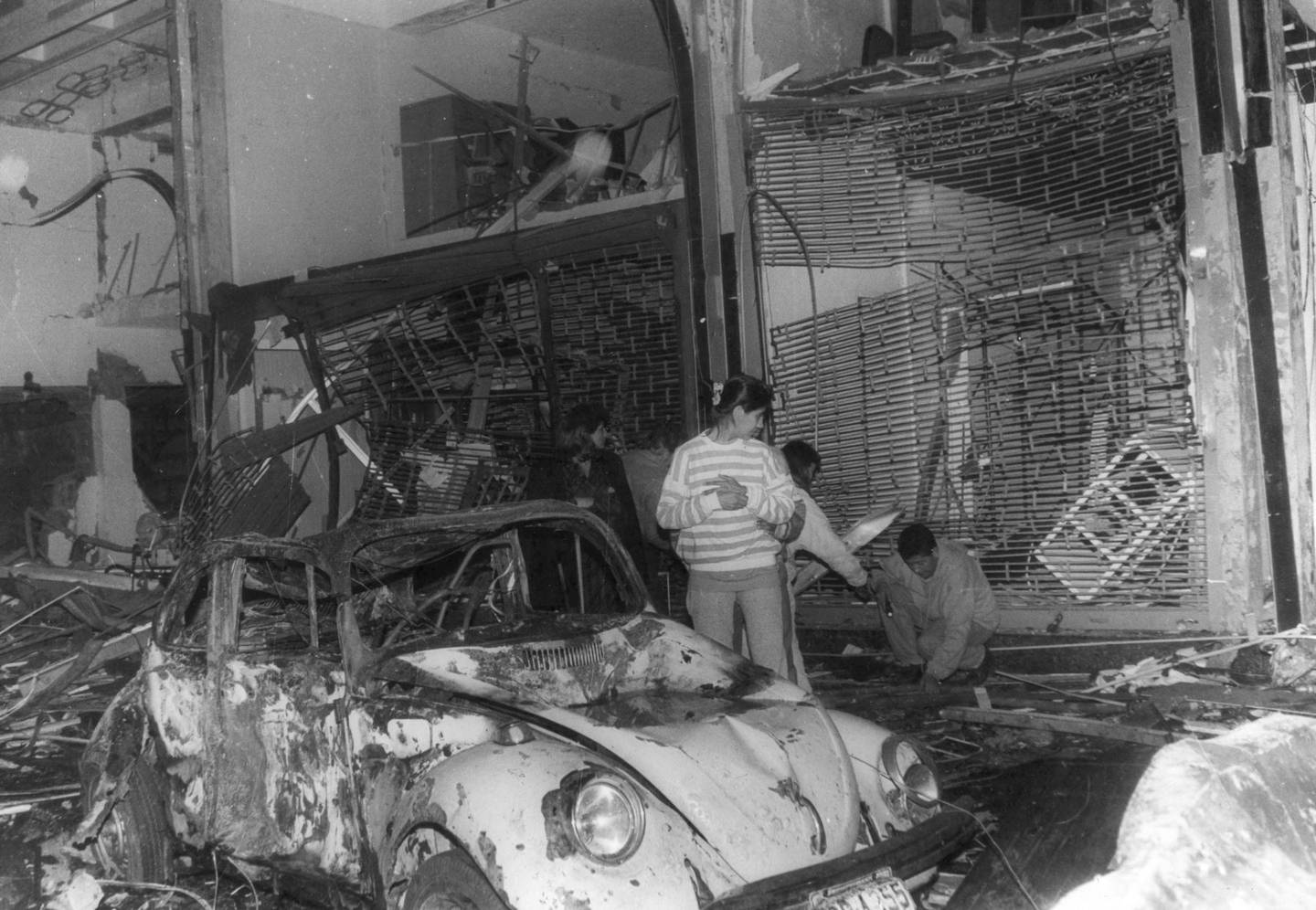 Una imagen del atentado en Tarata, Lima, perpetrado por Sendero Luminoso en julio de 1992. El ataque terrorista dejó un saldo de 25 muertos.dfd