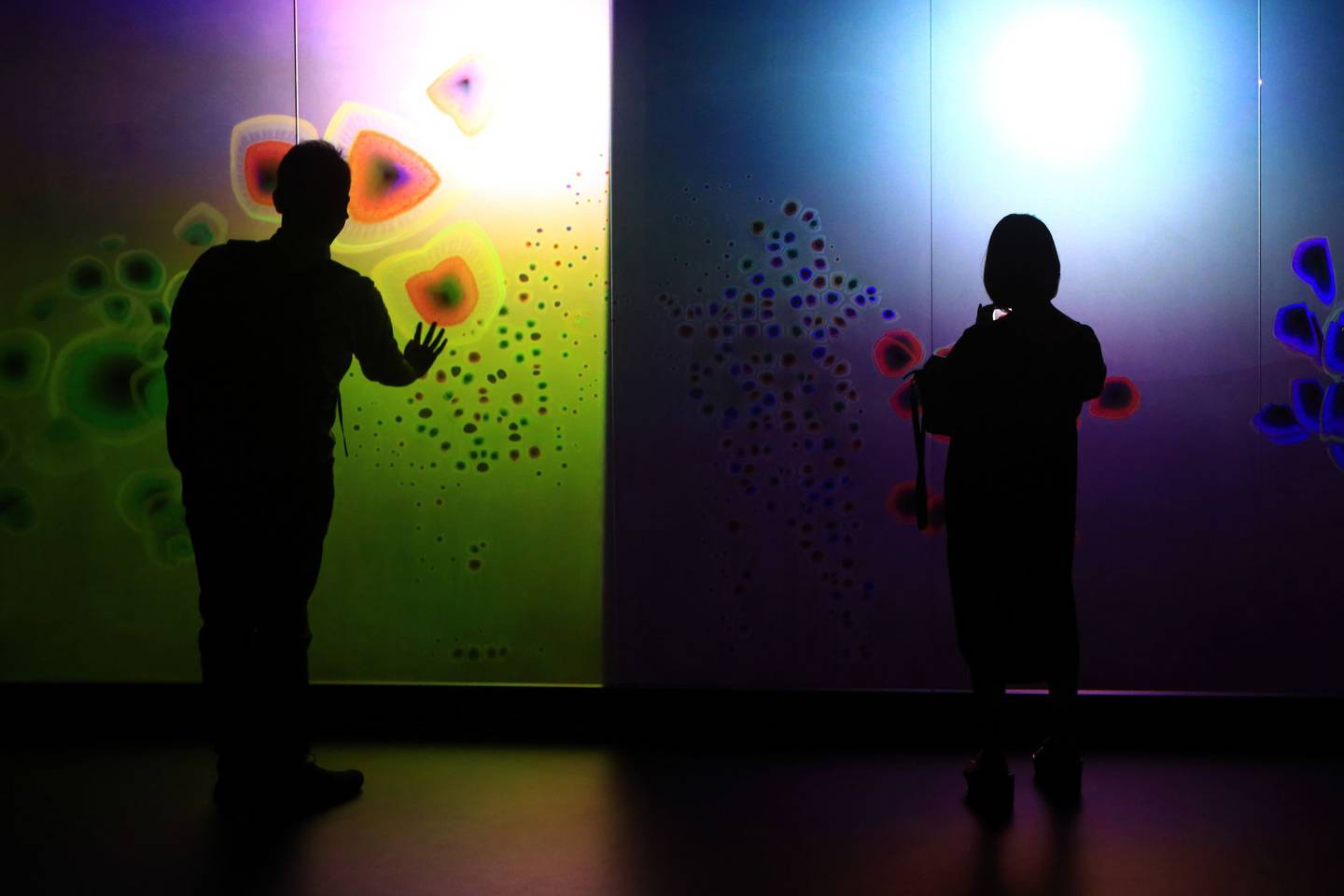 Una exposición en el ArtScience Museum muestra la creatividad de los videojuegos en instalaciones que reconfiguran la forma de experimentar los juegos en los ámbitos virtual y físico. Fotógrafo: Suhaimi Abdullah/Getty Images AsiaPacdfd