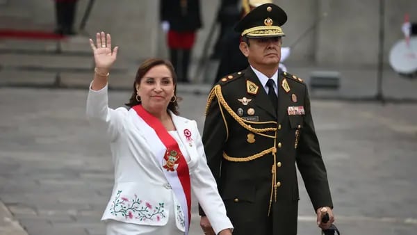 Congresso do Peru rejeita impeachment de presidente por escândalo com Rolexdfd