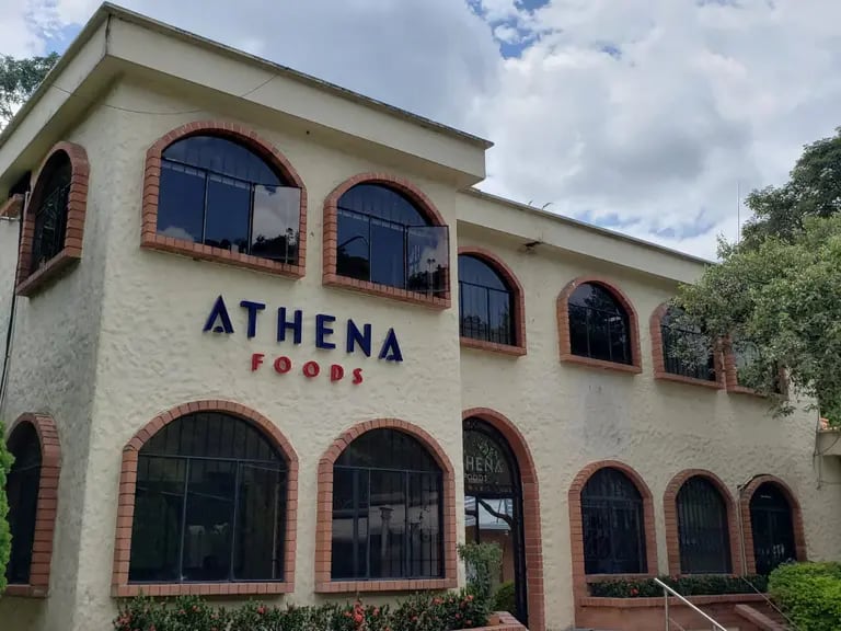 Athena Foods lidera la exportación de carne bovina 100% colombiana a mercados latinoamericanos, el Medio Oriente y recientemente logró incursionar en Macao, China.dfd