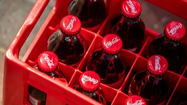 Precios y volúmenes más altos impulsan las perspectivas de Coca-Cola para este año dfd