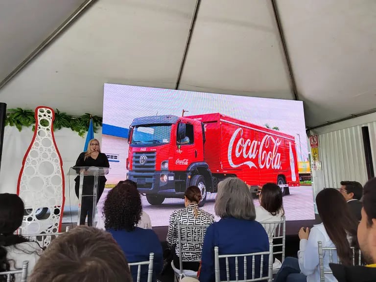 Gabriela Arias, gerente Legal y de Asuntos Corporativos de Coca-Cola Los Volcanes, comentó que el objetivo es seguir creciendo y cumplir siempre los altos estándares de calidad.dfd