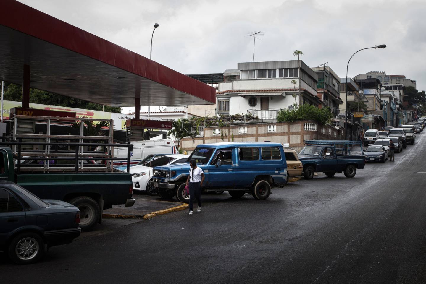 Con una cifra de importaciones automotrices disminuida, y ante la ausencia de créditos bancarios, al venezolano le queda como opción un parque automotor obsoleto. (Foto: Bloomberg).dfd