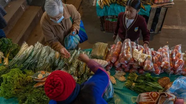 Subida de precios de alimentos en Colombia dificulta la lucha contra inflacióndfd