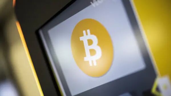 Bitcoin ameniza ganhos à espera de decisão da SEC sobre ETF de cripto nos EUAdfd