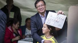 Petro sigue liderando las encuestas: el 40% lo elegiría como presidente de Colombia