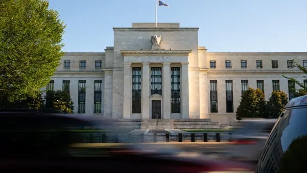 Fed mantiene tasas en máximos de 22 años y muestra preocupación por alza de bonosdfd