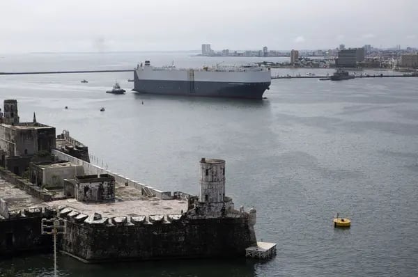 Un navío contenedor detenido en el Puerto de Veracruz, México.