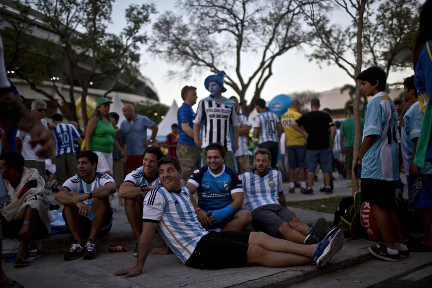 Hinchas argentinos se preparan para Qatar 2022. dfd