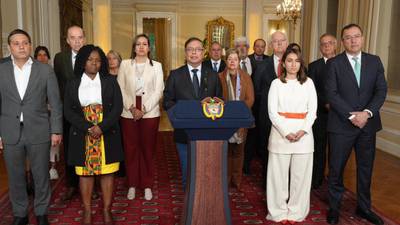 Petro pide renuncia protocolaria de todo el gabinete de ministros en Colombiadfd
