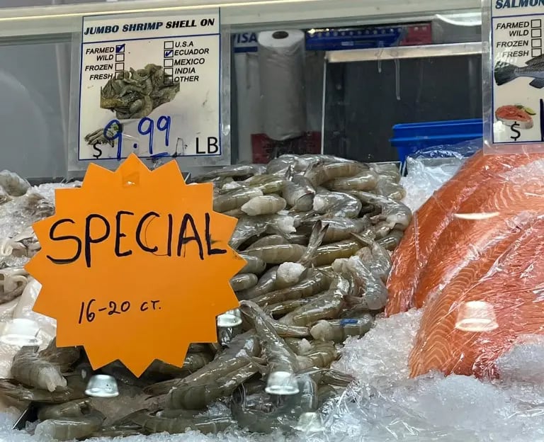 Jumbo shrimp on sale in Staten Island, New York.dfd