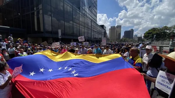En Venezuela trabajadores exigen salario por encima de US$400 mientras se concreta anunciodfd
