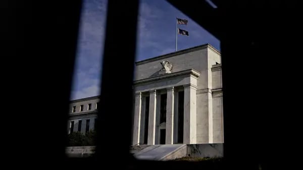 La Fed debe tomarse el tiempo de devaluar más datos antes de recortar las tasas: Logandfd