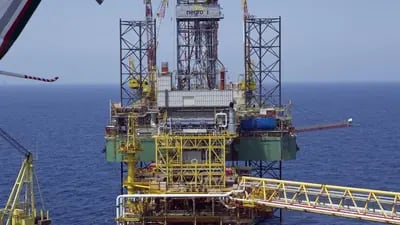 Una plataforma de perforación petrolera operada por la empresa estatal Petróleos Mexicanos (Pemex) en el Golfo de México.