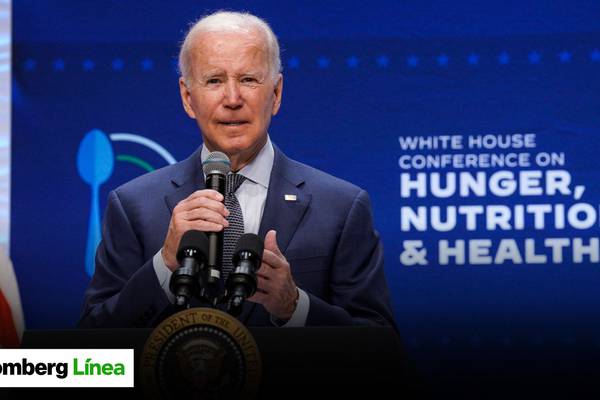 Joe Biden llama en una conferencia a una congresista que había fallecidodfd