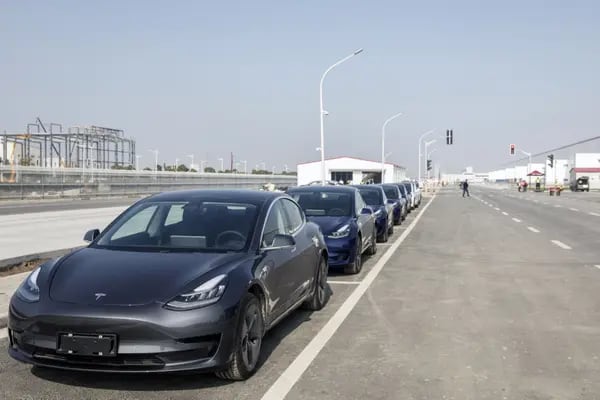 Tesla se ha enfrentado a varios contratiempos en China en los últimos meses. Una protesta en el salón del automóvil de Shanghái a mediados de abril se hizo viral.