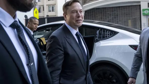 Regulador de EE.UU. investiga a Musk por declaraciones de Autopilot de Tesladfd