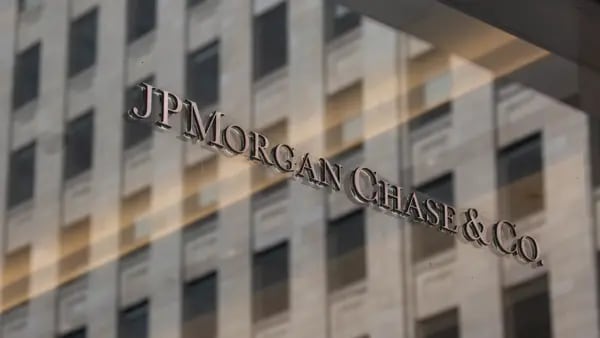 Resultados de JPMorgan empañados por pérdida de US$524 millones vinculada a Ucraniadfd