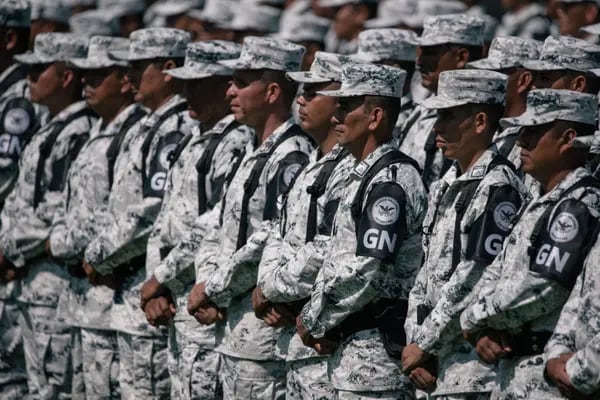 La reforma de AMLO establece que el personal naval y militar asignado a la Guardia Nacional continuará sujeto al fuero militar.