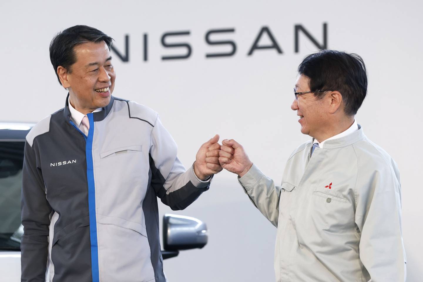 Makoto Uchida, CEO de Nissan Motor, a la izquierda y el CEO de Mitsubishi Motors, Takao Kato.dfd