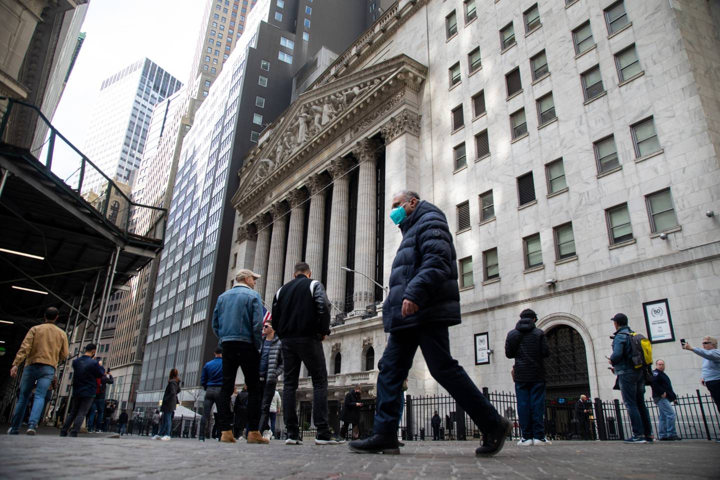 O S&P 500 se recupera pelo segundo pregão após três dias de queda, liderado por ganhos em varejistas e ações de tecnologia