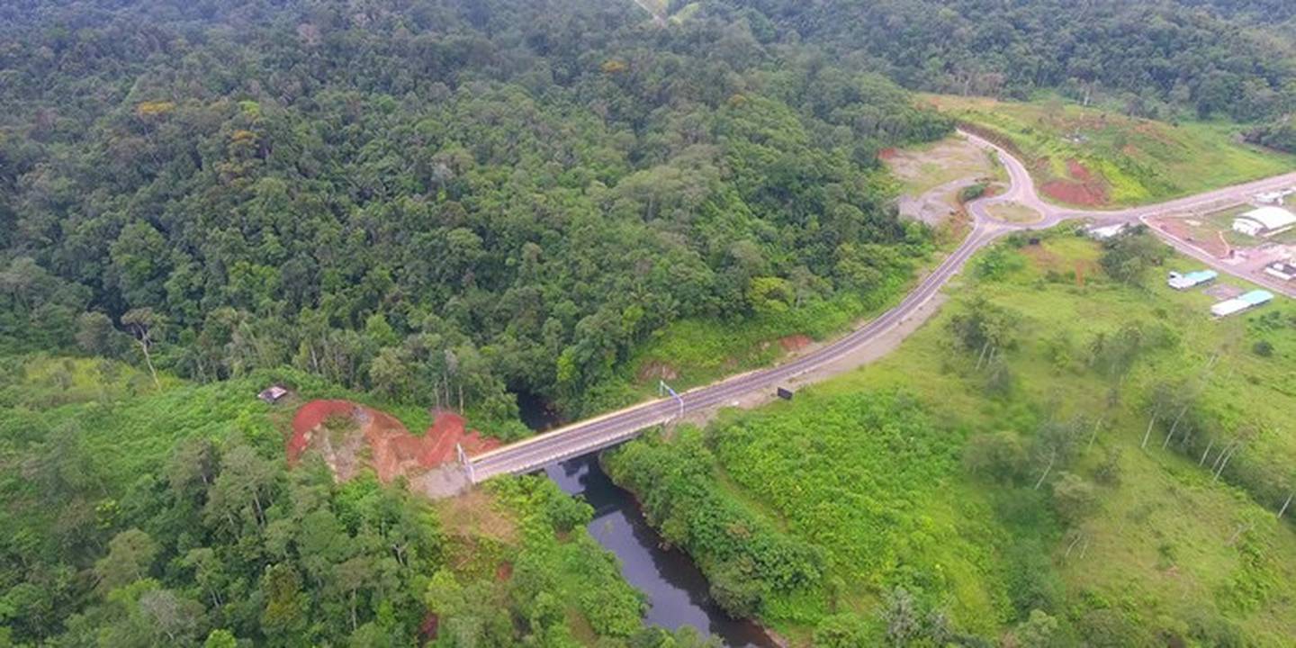 Vía La Espriella-Río Mataje entre Colombia y Ecuador. Foto Ministerio de Transporte