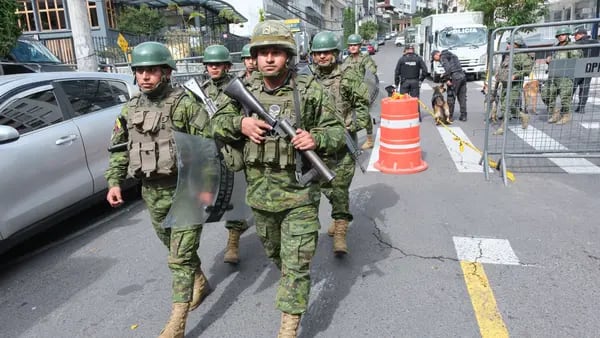 Ecuatorianos depositan su mayor confianza en los militares y las empresas privadasdfd