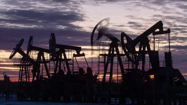 Petróleo sufre mayor golpe desde marzo en medio de caída de las bolsasdfd