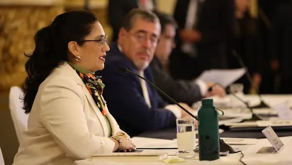 Guatemala: Arévalo destituye a ministra de Ambiente por mal uso de vehículos estatalesdfd