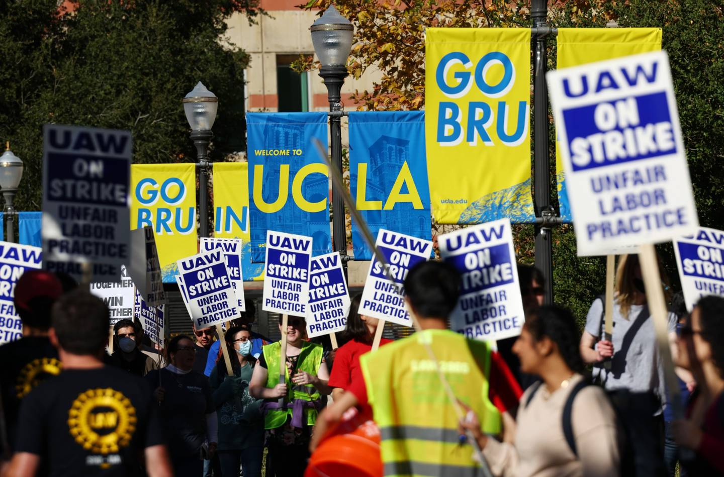 Los profesores de la Universidad de California se declaran en huelga en todo el estadodfd