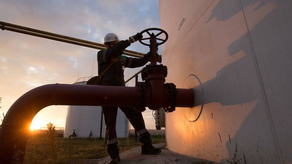 El petróleo sube; inversores monitorean crisis en Ucrania y nivel de inventariosdfd