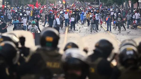 Lima registra morte após Congresso se recusar a adiantar eleição presidencialdfd