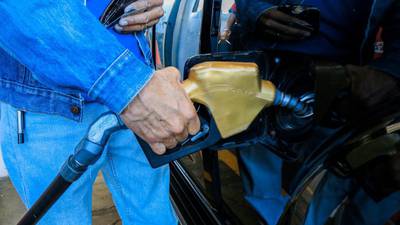Gasolina seguirá subiendo en Colombia: en diciembre completará $600 de subidadfd