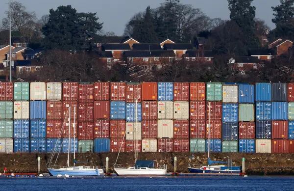 Los cuellos de botella en los puertos señalan nuevos retos para la economía global.