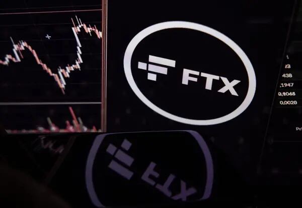 El logotipo de FTX Cryptocurrency Derivatives Exchange en la pantalla de una computadora en Riga, Letonia, el 24 de noviembre de 2022.