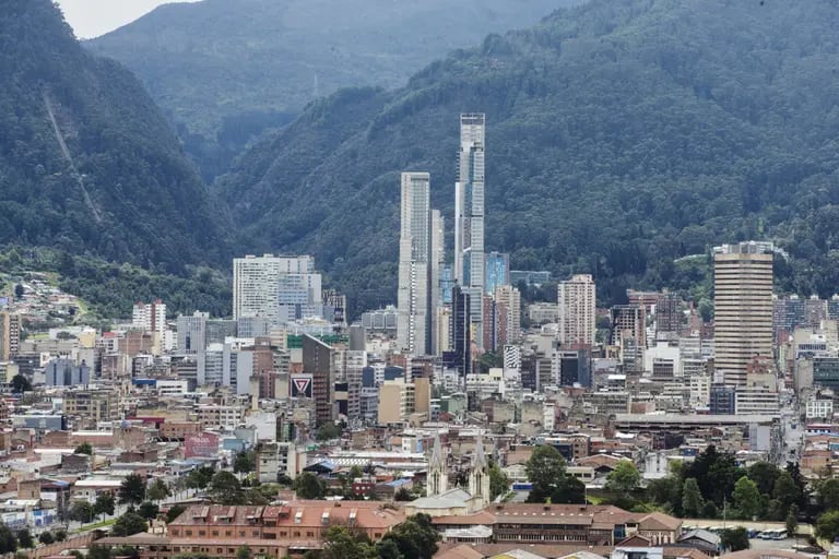Edificios en esta fotografía aérea tomada sobre el centro de Bogotá, Colombia, el martes 7 de abril de 2020.dfd