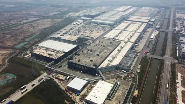 Vista aérea de la fábrica de Tesla en Shanghái.