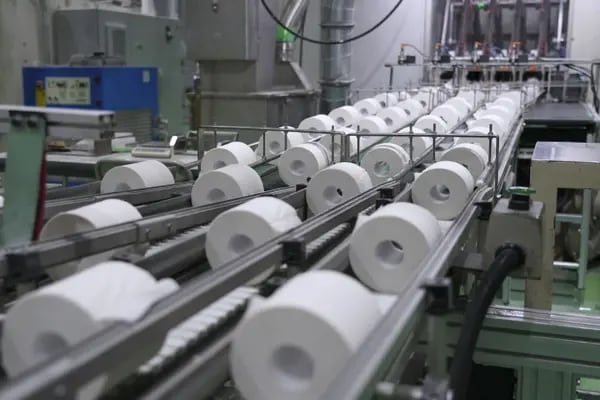 Imagen de una fábrica de papel higiénico en Japón